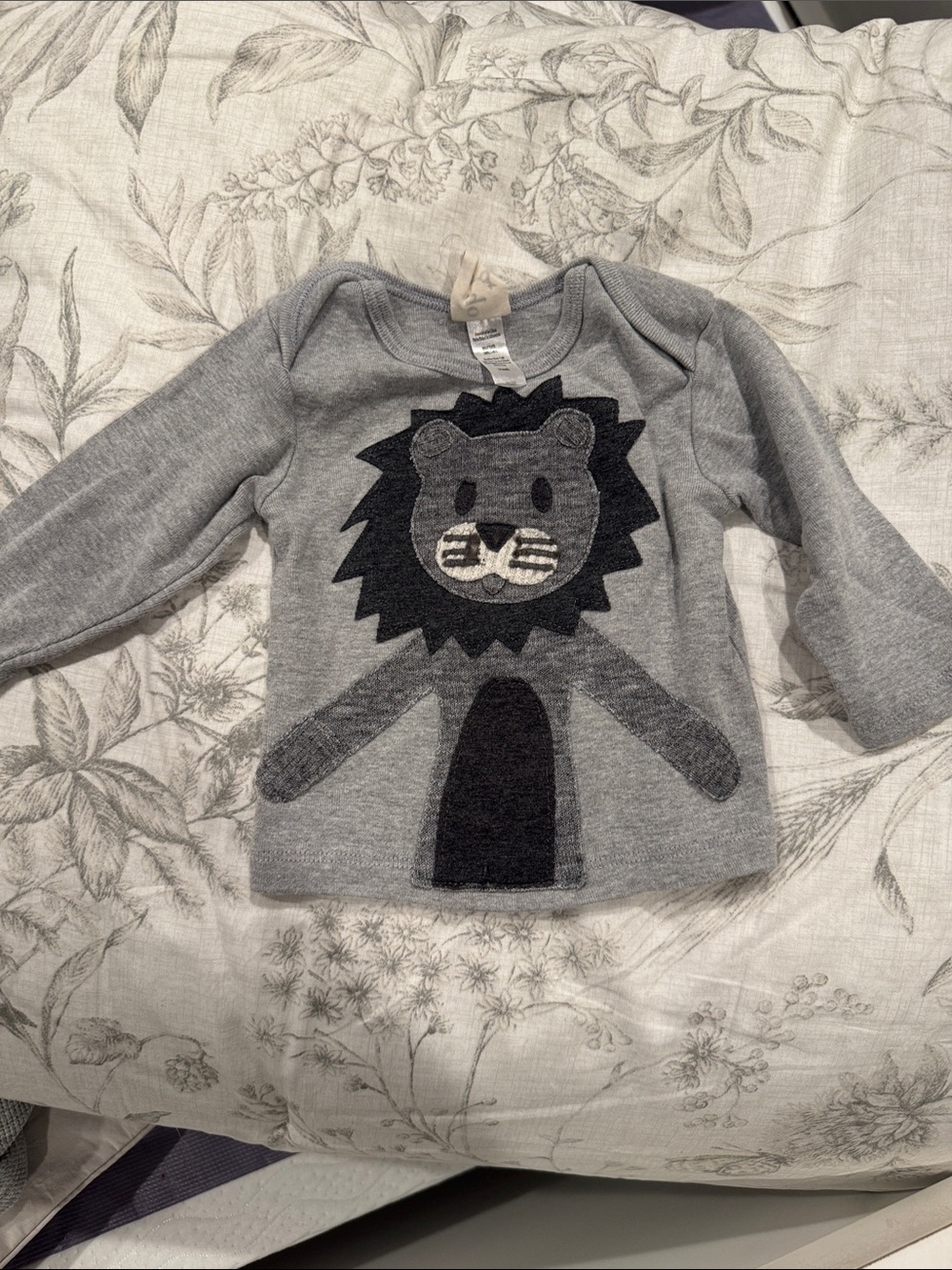 Oh baby! Lion top